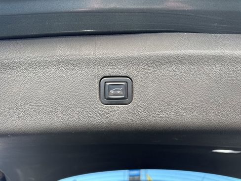 Used 2022 Buick Enclave Premium w/ Surround and Sites Package image 17