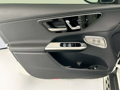 Used 2024 Mercedes-Benz GLC 300 4MATIC image 23