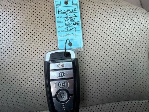 Certified 2022 Ford Escape Titanium AWD/4WD image 30
