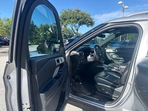 Used 2020 Ford Explorer Platinum w/ Premium Technology Package AWD/4WD image 14