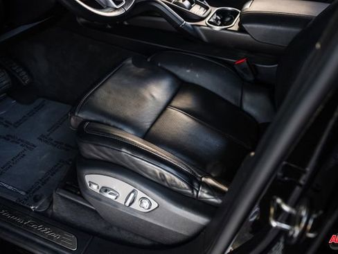 Used 2018 Porsche Cayenne Platinum Edition image 57