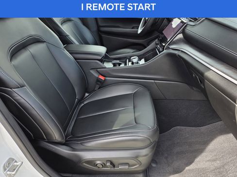 Used 2025 Jeep Grand Cherokee Limited image 13