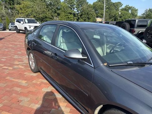 Used 2010 Chevrolet Impala LT w/ Luxury Edition Package FWD image 18