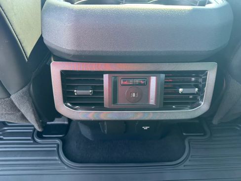 Used 2023 Ford F250 Platinum AWD/4WD image 7