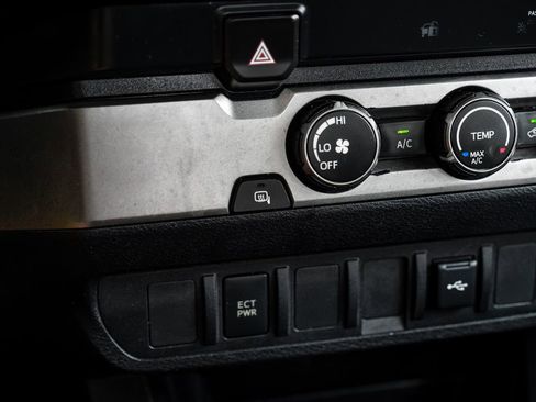 Used 2020 Toyota Tacoma SR w/ SR Convenience Package RWD image 23