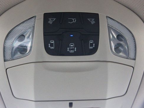 Used 2019 Chrysler Pacifica Touring-L FWD image 25