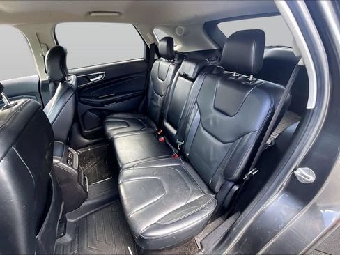 Used 2018 Ford Edge Titanium w/ Technology Package FWD image 26
