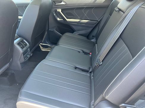 Used 2023 Volkswagen Tiguan SE AWD/4WD image 12