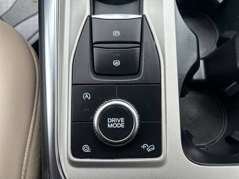 Used 2024 Ford Explorer XLT w/ Equipment Group 202A AWD/4WD image 32