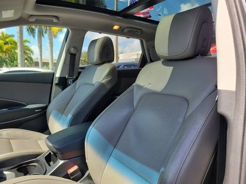 Used 2017 Hyundai Santa Fe SE w/ Ultimate Package FWD image 15