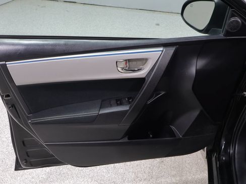 Used 2015 Toyota Corolla LE FWD image 12