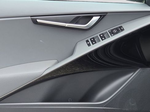 New 2025 Kia Niro EX Touring image 15