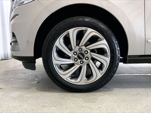 Used 2023 Lincoln Navigator L Reserve AWD/4WD image 7