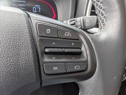 Certified 2025 Hyundai Venue Limited FWD image 27
