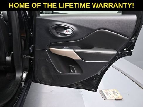 Used 2018 Jeep Cherokee Limited AWD/4WD image 47