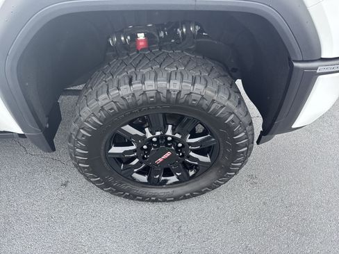 Used 2025 GMC Sierra 2500 AT4 w/ AT4 Premium Plus Package AWD/4WD image 10