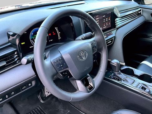 Used 2025 Toyota Camry SE w/ Convenience Package FWD image 17