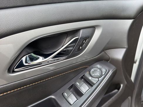 Used 2021 Chevrolet Traverse RS image 13