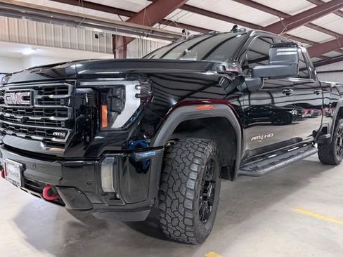 Used 2024 GMC Sierra 2500 AT4 w/ Technology Package AWD/4WD image 8