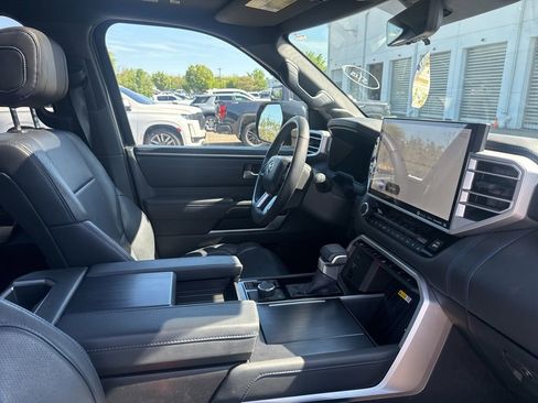 Used 2024 Toyota Sequoia Platinum AWD/4WD image 17