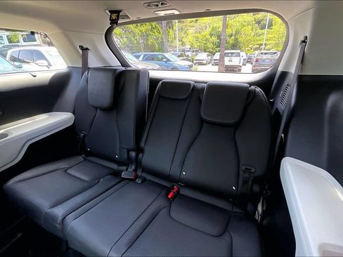 Certified 2024 Kia Carnival SX Prestige FWD image 16