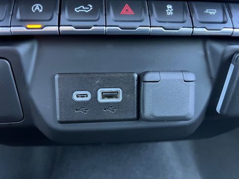 Used 2024 Chevrolet Silverado 1500 Custom image 6