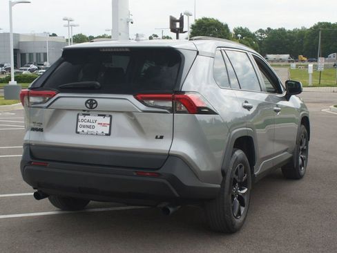 Used 2021 Toyota RAV4 LE FWD image 18