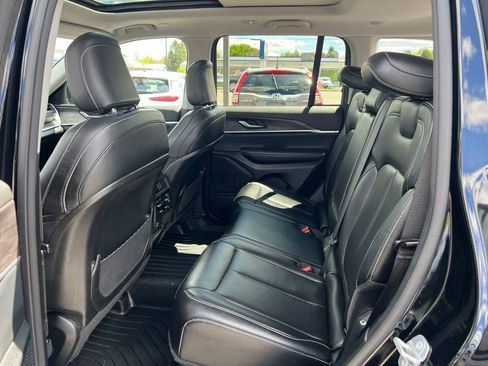 Used 2023 Jeep Grand Cherokee Limited AWD/4WD image 24