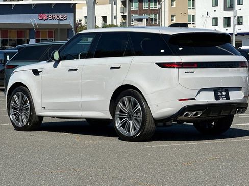 New 2026 Land Rover Range Rover Sport Dynamic SE AWD/4WD image 3