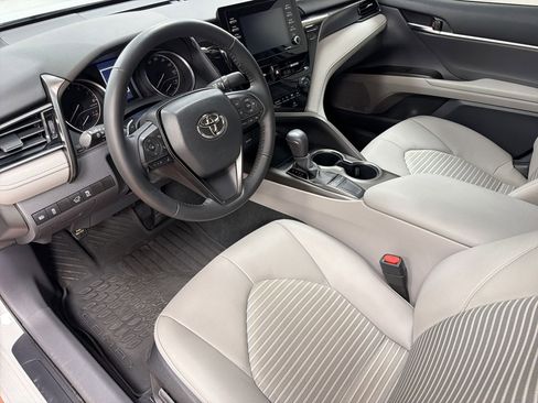 Used 2023 Toyota Camry SE image 4