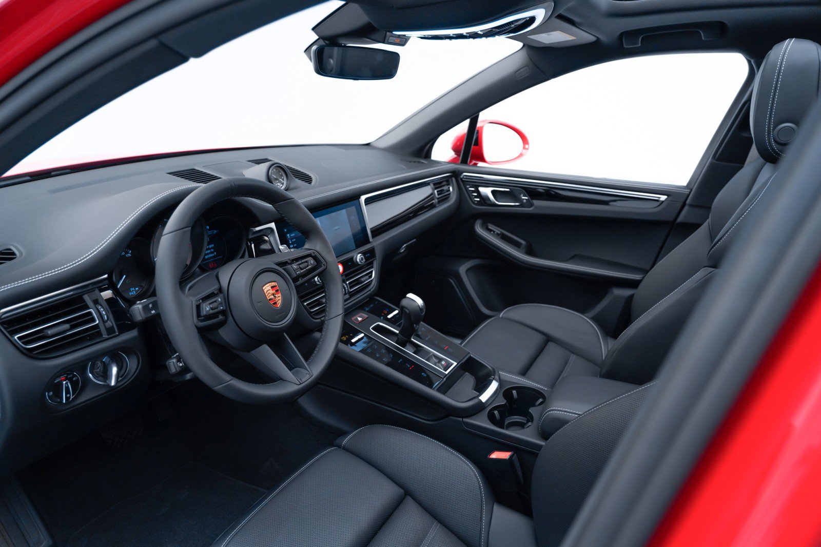 Certified 2023 Porsche Macan S AWD/4WD image 4
