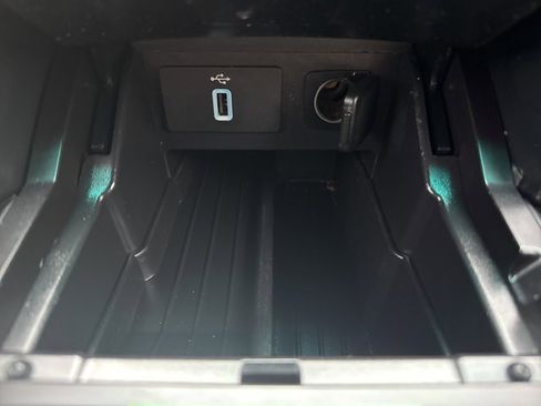 Used 2017 Ford Explorer XLT w/ Equipment Group 202A image 23