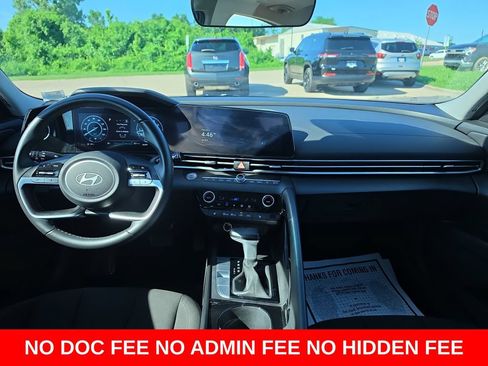 Used 2025 Hyundai Elantra SEL FWD image 14