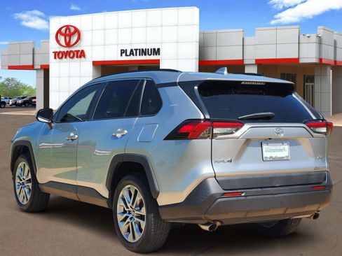 Used 2019 Toyota RAV4 XLE Premium FWD image 5