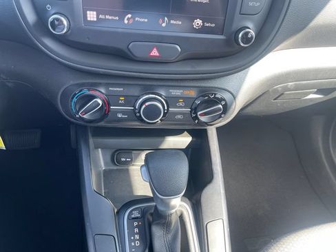 Used 2025 Kia Soul LX w/ LX Technology Package FWD image 13
