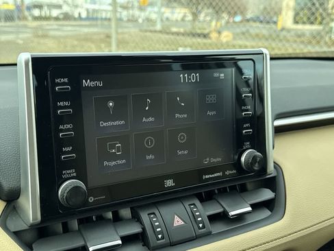 Used 2019 Toyota RAV4 Limited image 18