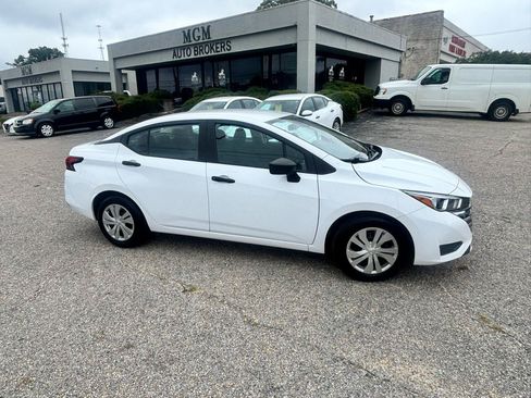 Used 2023 Nissan Versa S FWD image 31