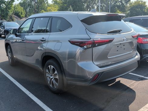Certified 2026 Toyota Highlander XLE AWD/4WD image 3