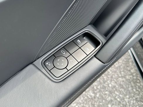 Used 2025 Porsche 911 Carrera image 5
