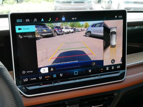 Certified 2025 Volkswagen Tiguan SEL R-Line AWD/4WD image 30