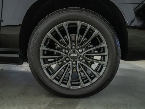 Used 2025 Cadillac Escalade ESV Sport Platinum image 10