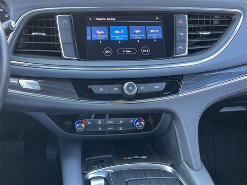 Used 2024 Buick Enclave Essence w/ Sport Touring Edition image 18