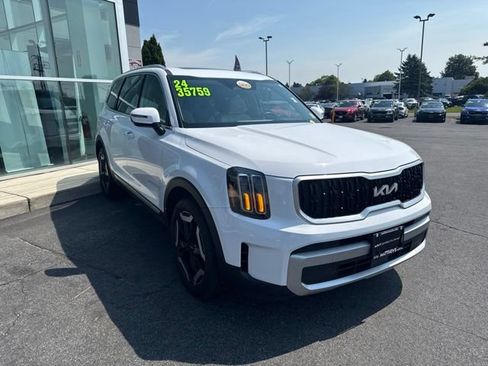 Certified 2024 Kia Telluride EX w/ EX Captain's Chair Package FWD image 9