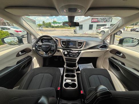 Used 2021 Chrysler Voyager LX FWD image 18