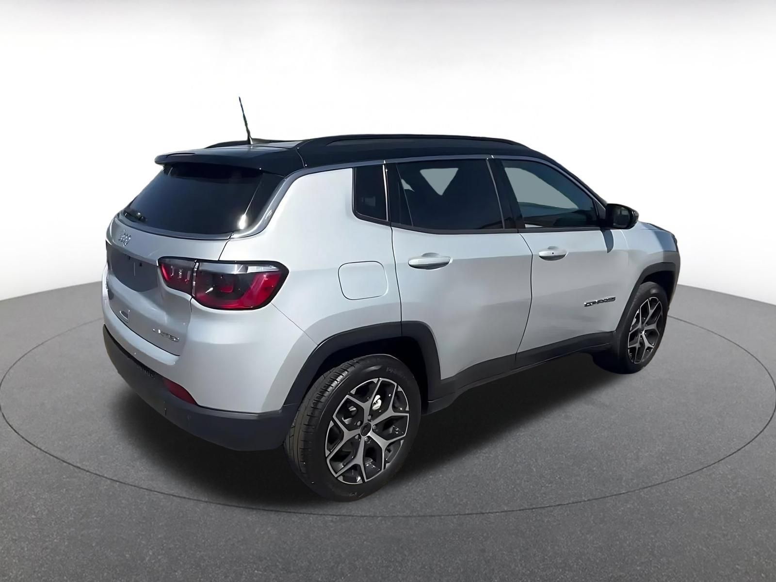 Used 2025 Jeep Compass Limited AWD/4WD image 13