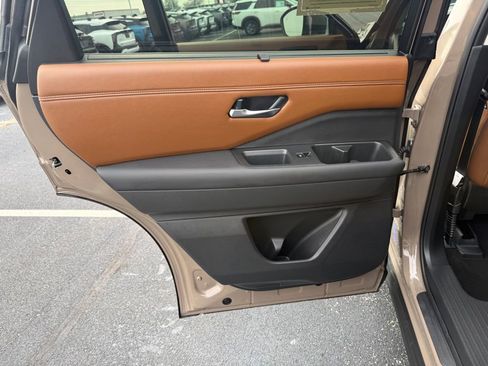 Used 2024 Nissan Pathfinder Platinum w/ Cargo Package image 13