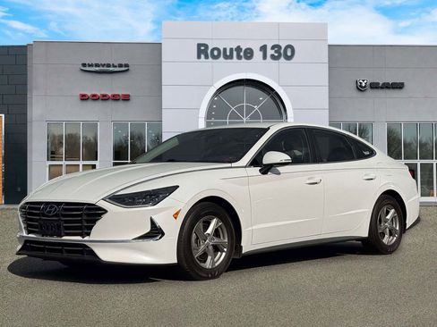 Used 2023 Hyundai Sonata SE FWD image 2