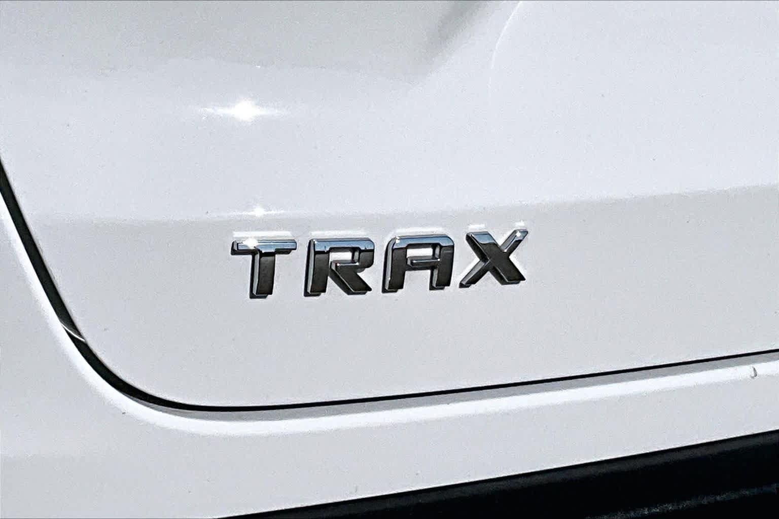 Used 2025 Chevrolet Trax LS FWD image 31