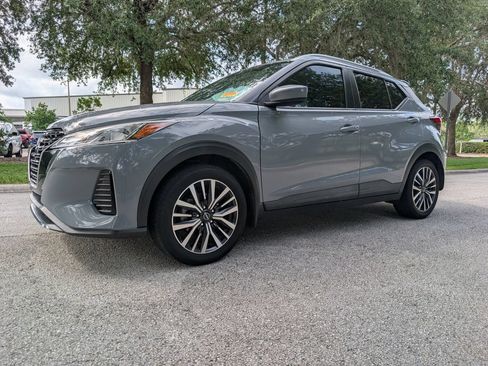 Used 2022 Nissan Kicks SV w/ Interior Electronics Package FWD image 3