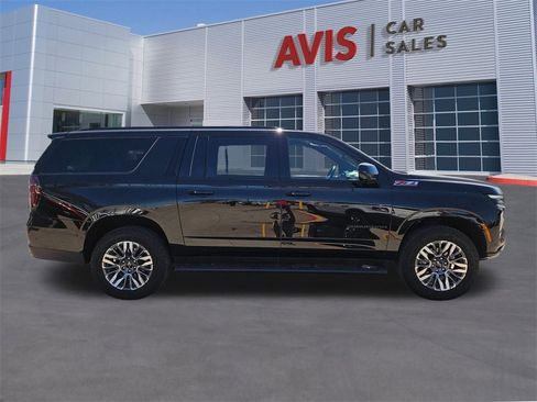 Used 2025 Chevrolet Suburban Z71 image 7